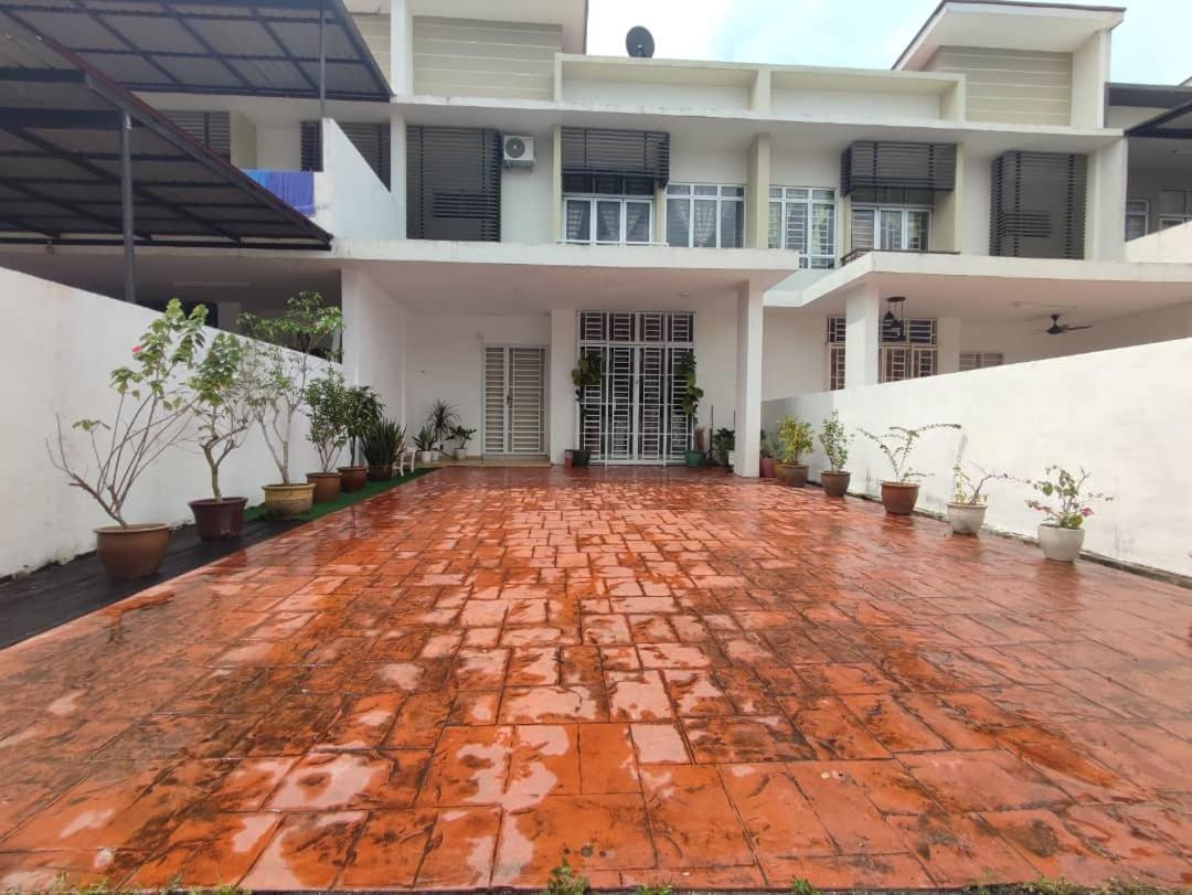 Dhana Palace Homestay Gelang Patah
